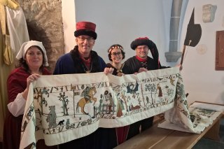 Quelques mètres de la broderie spécialement réalisée pour ces Fêtes médiévales ont été présentés ce mardi